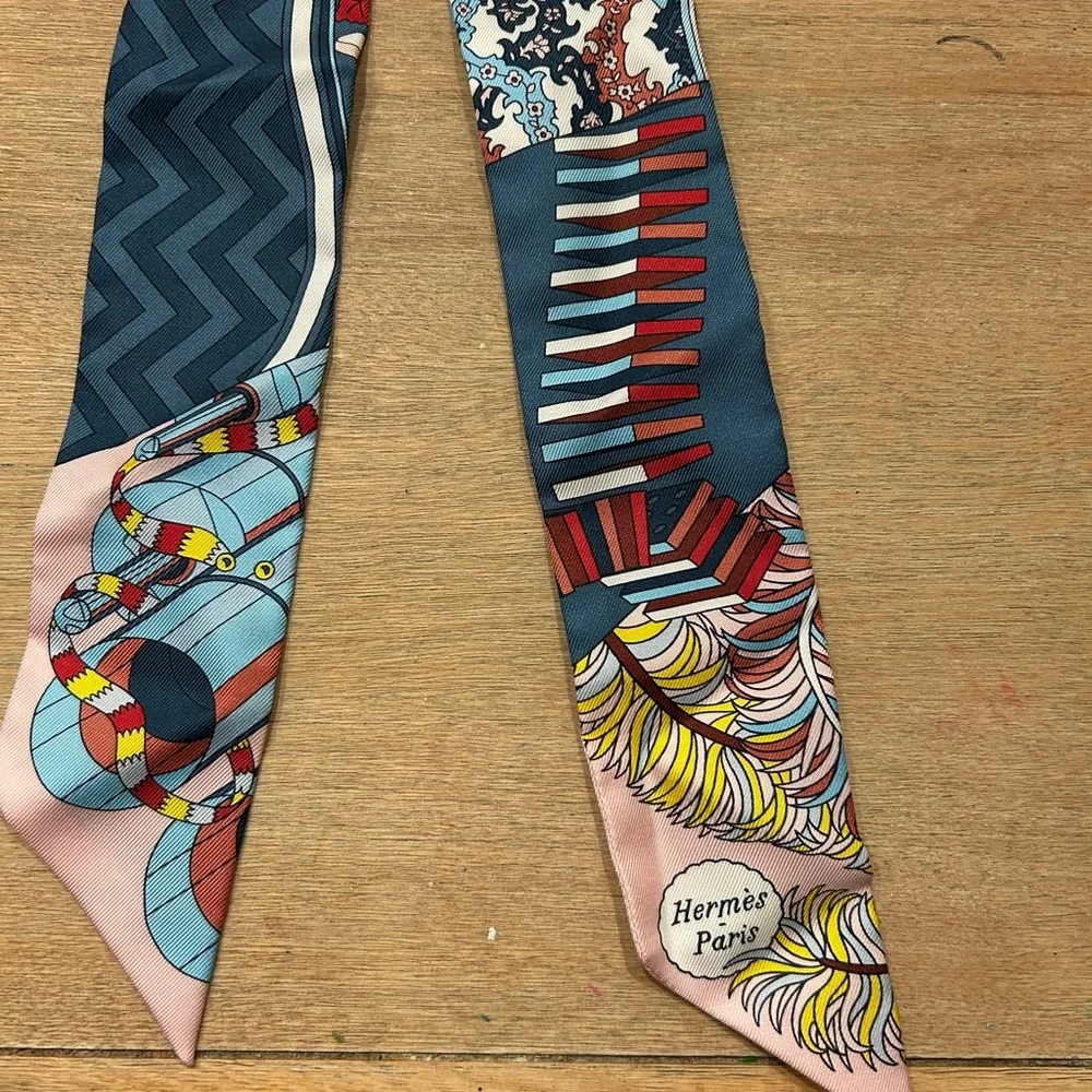 Hermès Paris Fanfare Multicolor Twilly Silk Scarf - Picture 2 of 8
